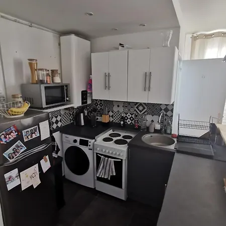 Charming Flat Near Gare Du Nord Station דירה פריז